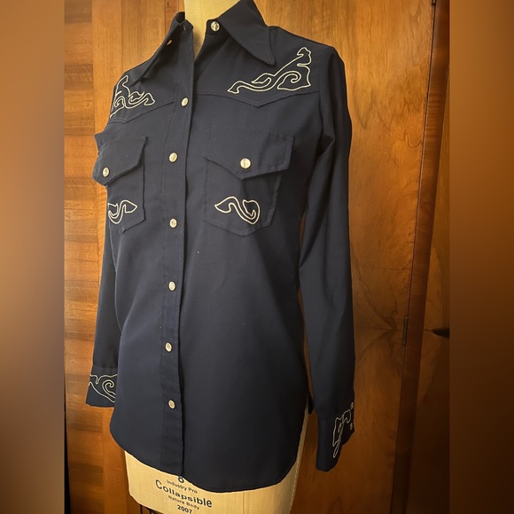 Wrangler Tops - Vintage Blue Wrangler Western Shirt, Embroidery Design, Pearl Buttons